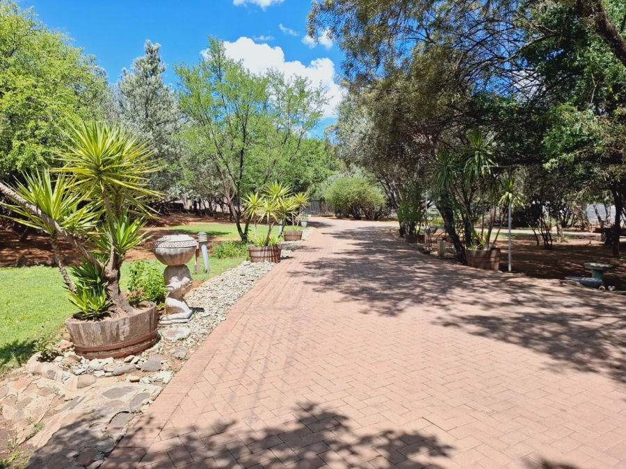 5 Bedroom Property for Sale in Rayton Free State